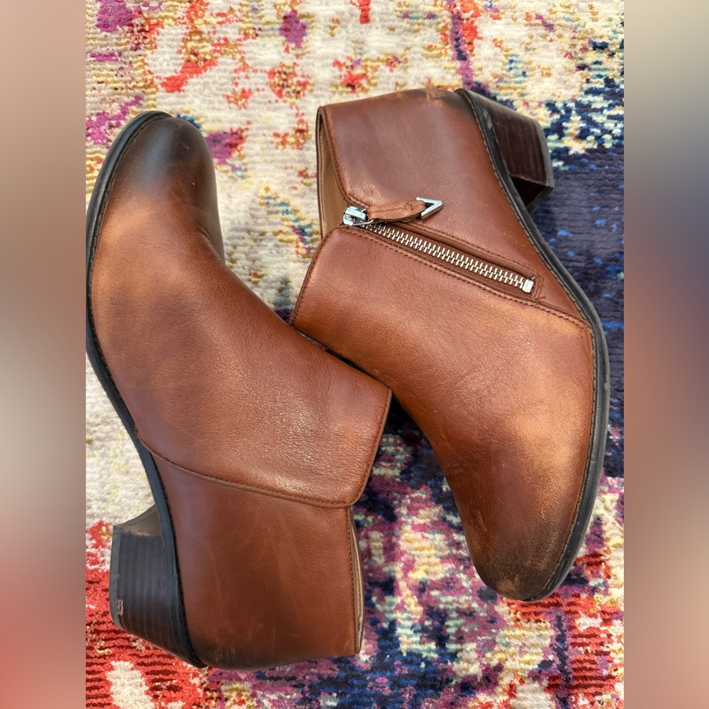 Brown vionic ankle boots sz11